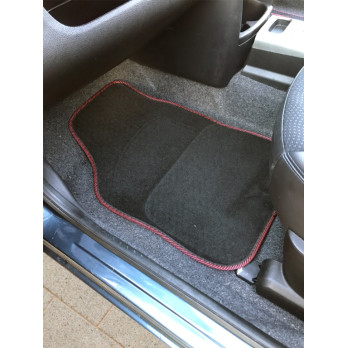 Streetwize Velour Carpet Mat Set with Coloured Binding - 4 Piece Black/Red