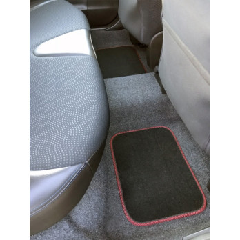 Streetwize Velour Carpet Mat Set with Coloured Binding - 4 Piece Black/Red
