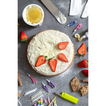 Chef Aid Icing Syringe With 8 Nozzles - built in adaptor for easy changing of icing nozzles