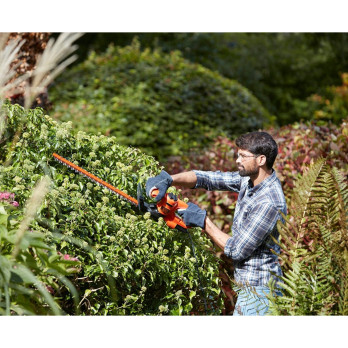 Black & Decker Hedge Trimmer 45cm 420w with 16mm blade gap and transparent guard